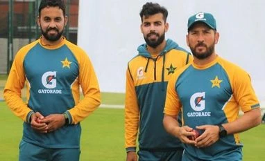 Pak coach Misbah hints at inclusion of 2 spinners in Manchester Test vs Eng Pakistan spinners, Shadab Khan, Yashir Shah, Kashif Bhatti