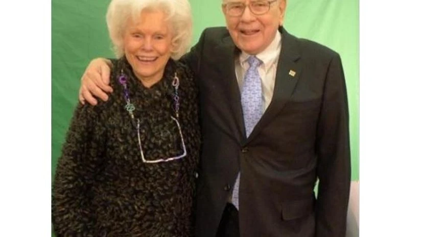 Doris and Warren Buffet Doris Buffet, Warren Buffet's philanthropist sister, passes away at 92