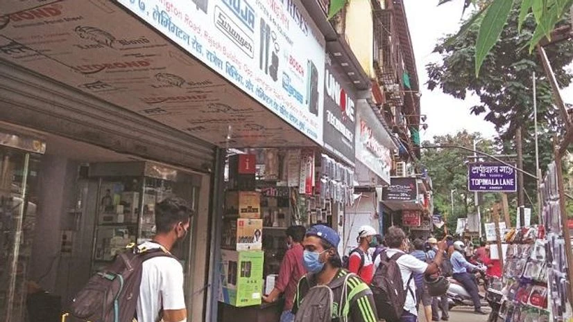 Mumbai’s Lamington Road sees consumers looking for gizmos at the best price (Photo: Viveat Susan Pinto) Mumbai’s Lamington Road sees consumers looking for gizmos at the best price (Photo: Viveat Susan Pinto)