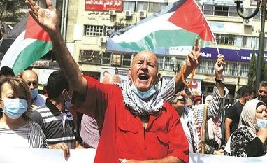 UN urges Israel, Palestinians to halt violence in statement backed by US Palestinians in West Bank protest