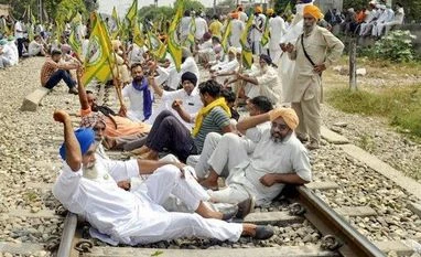 Farm Bills: Bharatiya Kisan Union members protest in Noida, block roads Farmers, Farmer protests