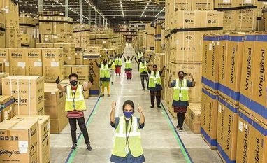 Amazon, wareshouse, e-commerce Amazon, wareshouse, e-commerce