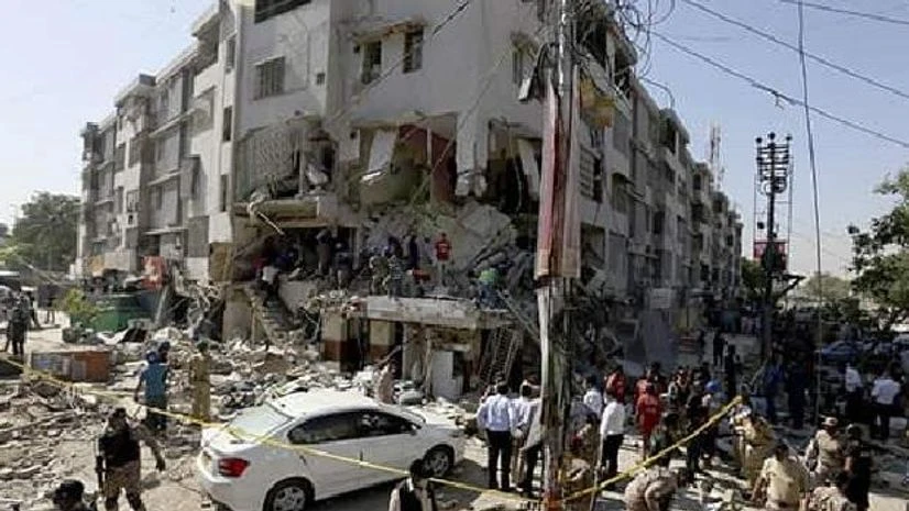 Karachi blast The blast is suspected to have taken place on the second floor of a building.