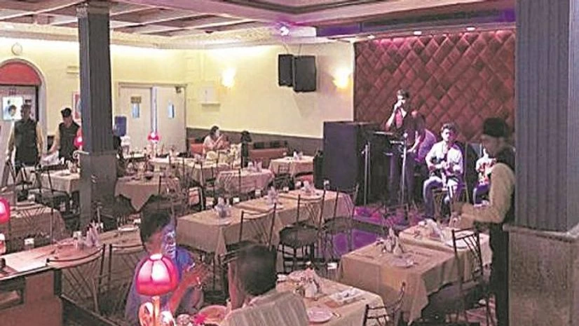 park street, kolkata, coronavirus, covid, restaurants, socialize park street, kolkata, coronavirus, covid, restaurants, socialize