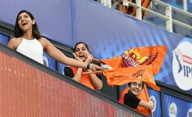 IPL 2020, Match 52: RCB vs SRH live streaming and toss timing details SRH supporters celebrate win over DC during match 47 of season 13 of the Dream 11 Indian Premier League (IPL) between the Sunrisers Hyderabad and the Delhi Capitals held at the Dubai International Cricket Stadium, Dubai in the United Arab Emirates on
