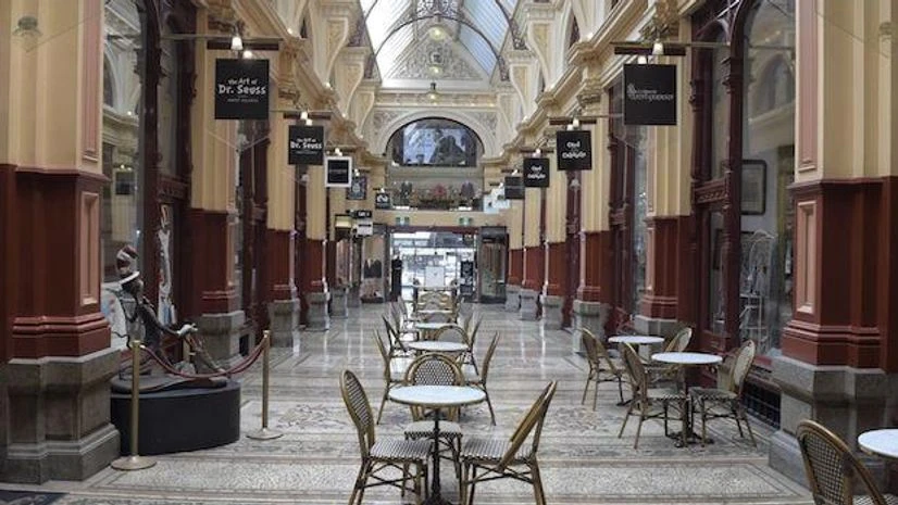 Melbourne, Lockdown Chairs and tables are set out for customers at the Royal Arcade in Melbourne, Australia, on Wednesday, Oct 28, 2020 | Photo: Bloomberg