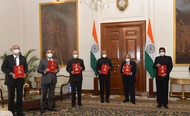 15th FC submits report to President, keeps tax devolution to states at 41% Finance commission report