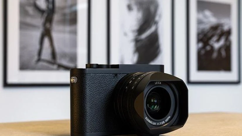 Leica Q2 Monochrom camera Like the Leica Q2 the Q2 Monochrom comes with a protective sealing against dust and water spray compiling to the IP52 Standard