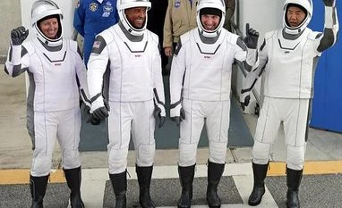 SpaceX capsule with 4 astronauts closes in on international space station SpaceX astronauts