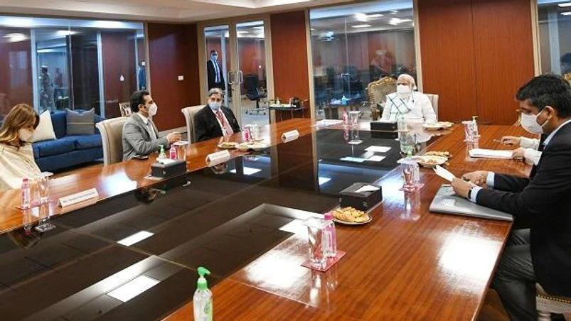 Modi in Pune PM Modi interacts at Serum Instiute on Covid vaccine development| Photo: @narendramodi