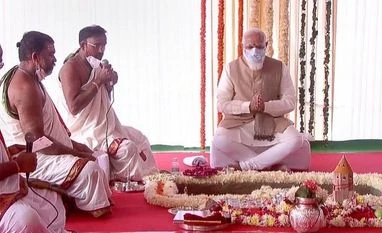 Top headlines: Govt reaches out to farmers, US lawsuits seek Facebook split Modi, New parliament building foundation stone ceremony