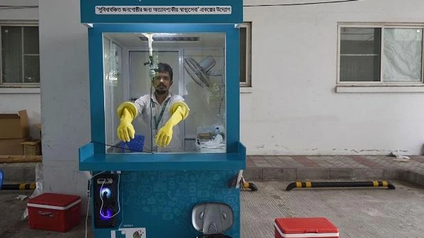 Coronavirus, bangladesh An employee of the Mugda Medical College and Hospital in Dhaka. Photo: AFP/Getty Images