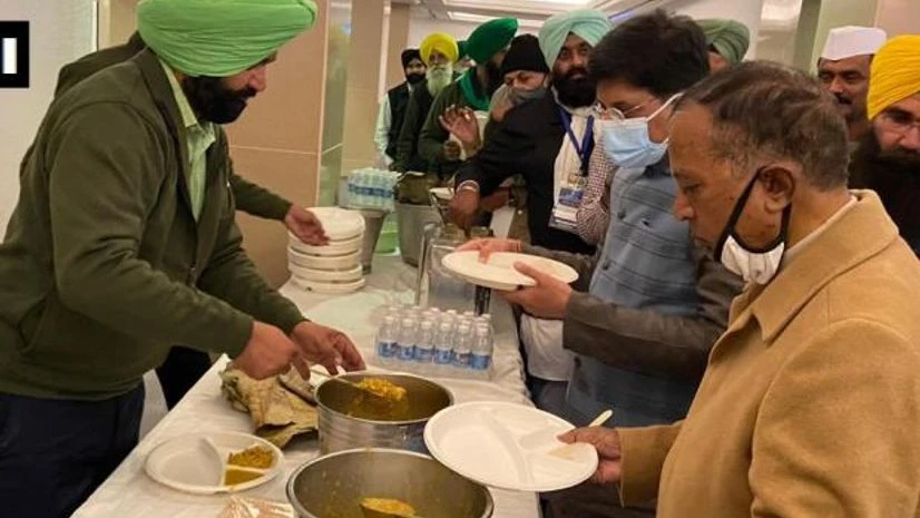 langar food Union Ministers Piyush Goyal & Narendra Singh Tomar having food with farmers leaders during the lunch break at Vigyan Bhawan where the govt is holding talks with farmers on three farm laws. Photo: ANI