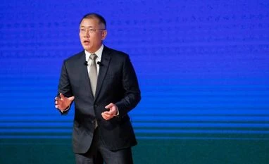 Family behind Hyundai just made $2 billion on Apple collaboration report Chung Euisun, executive vice chairman of Hyundai Motor Co