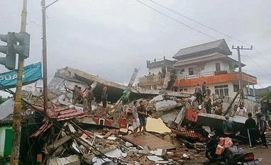 Aid effort intensifies after earthquake on Indonesian island killed 81 indonesia earthquake