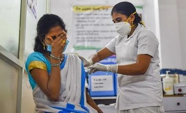 India's Covid-19 curve declines, but many nations still in virus grip Vaccine, Coronavirus vaccine, healthcare workers, health workers