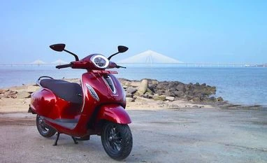 Bajaj Auto begins booking for electric scooter Chetak in Nagpur from today e-Chetak