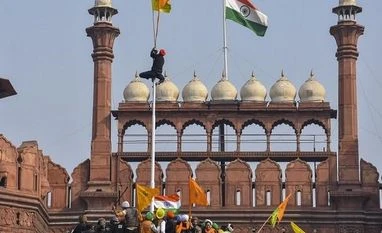 Tractor rally: 41 Delhi cops injured in clashes with farmers at Red Fort Farmers Protest