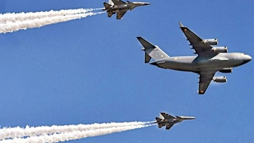 C-17 Globemaster and two Su-30 jets C-17 Globemaster and two Su-30 jets