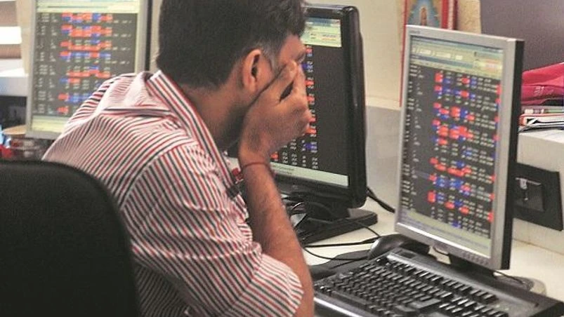 Bear run enters sixth day as Sensex fall 142 pts, Nifty near 17,450 Bear run enters sixth day as Sensex fall 142 pts, Nifty near 17,450