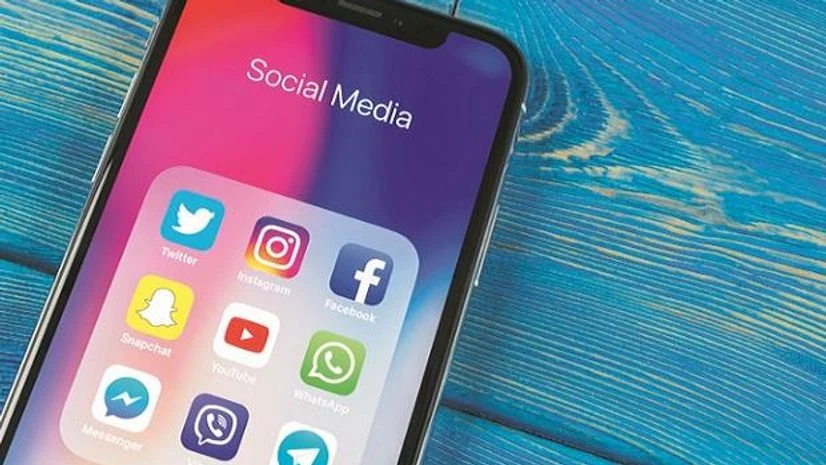 social media, internet, technology, data, smartphone, digital, facebook, twitter, instagram, sharechat social media, internet, technology, data, smartphone, digital, facebook, twitter, instagram, sharechat