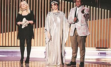 Netflix and Walt Disney emerge as big winners at the Golden Globes Golden Globe Awards, Amy Poehler, Maya Rudolph and Kenan Thompson