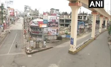 Nagpur: People flock liquor shop ahead of lockdown, flout social distancing Nagpur