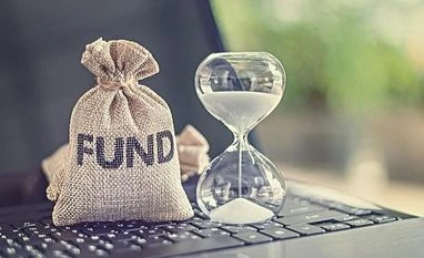 Mutual funds continue to trim positions in heavyweights in February mfs, mutual funds, industry, india inc, money, shares, capital, business, growth, reforms,