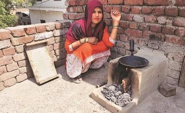 High price of LPG cylinders forcing the poor to return to firewood firewood, cooking fuel, cow dung, LPG, Ujjwala Yojana, gas connection