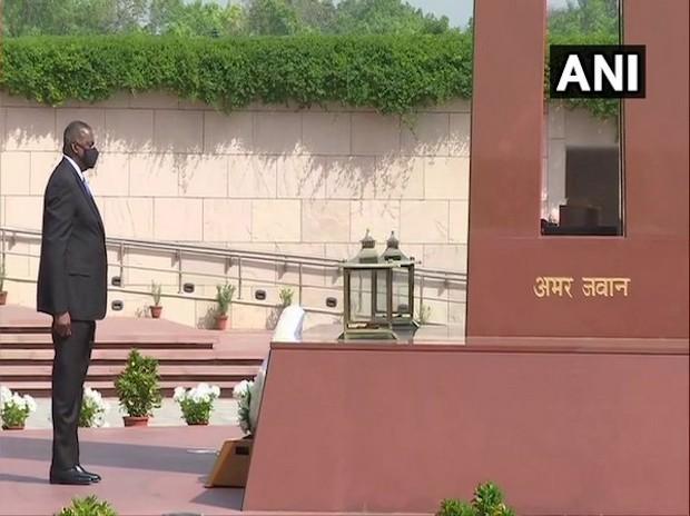 US Defence Secy attends wreath-laying ceremony at War Memorial in Delhi