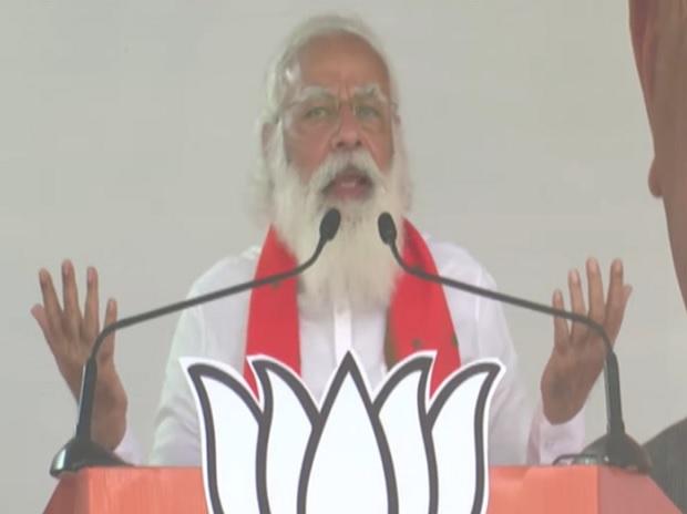 Mamata, anticipating defeat, is already questioning EVMs, says PM Modi