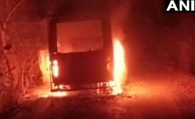 Manipur violence: Mob sets ablaze two vehicles in Imphal, firing reported West Bengal: A vehicle caught fire under mysterious circumstances as it was returning after delivering food to the polling workers in Purulia,