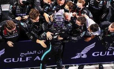 Lewis Hamilton's ability to cope with adversity key to title fight Lewis Hamilton, F1, formula one, mercedes