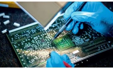 Mobile makers invest Rs 1,300 crore under PLI Scheme in 2020 Dec qtr: Govt mobile device