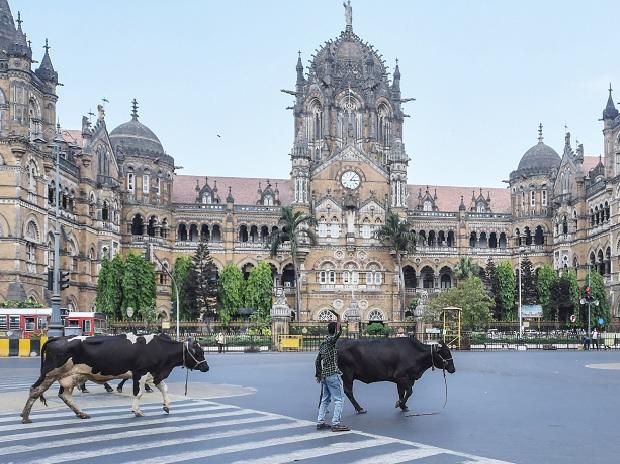 Mumbai: Govt staff, health workers can use local trains; media excluded