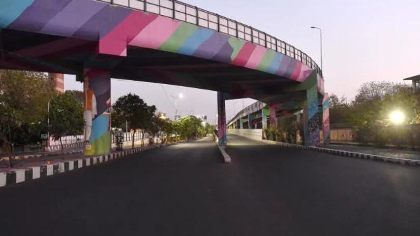 lockdown lucknow Lohiya Path wears a deserted look during lockdown in Lucknow (Photo: PTI)