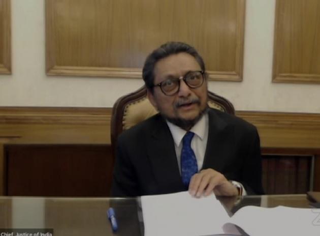 "Apakah aku yang paling sederhana, tidak tahu bagaimana itu hingga di sini," kata CJI Bobde thumbnail