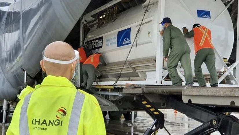 Photo: Singapore embassy in India IAF, cryogenic tanks, cryogenic containers, Linde India