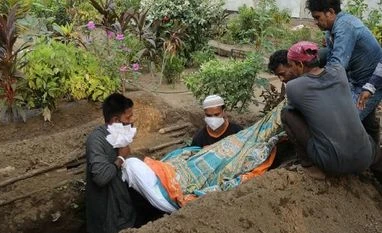 Mumbai records lowest Covid-19 death count since April 13 at 34 Mumbai