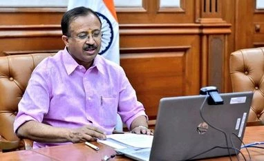 Muraleedharan terms move to remove Kerala Guv as 'constitutionally invalid' V Muraleedharan