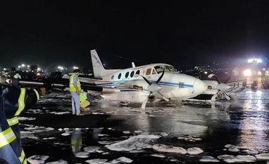 Guard, pilots save the day: Beechcraft makes safe belly landing in Mumbai Beechcraft, Beechcraft King Air C-90 aircraft