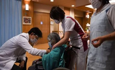 vaccination Research suggests that first dose primes the immune system, hence a longer response helps the reaction to the second booster shot that comes weeks or months later. (Photo: Bloomberg)