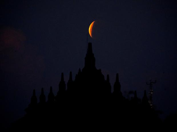 Super blood moon: Buildup to cosmic event eclipses the finale