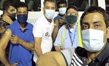 Los Angeles Seafarers In Los Angeles and nearby Long Beach, California, home of the nation’s largest port complex, a vaccination program that began in mid-May has reached about 500 visiting sailors on 11 container ships as of late last week