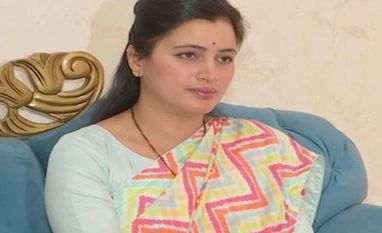 HC cancels caste certificate of Amravati MP Navneet Rana Amravati MP Navneet Rana