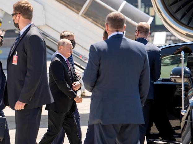 Biden and Putin shake hands, kicking off Geneva summit