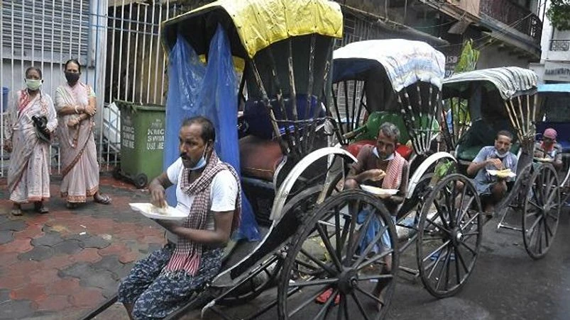 Hand-pulled rickshaw drivers, TMC, kolkata, covid, lockdown, coronavirus, welfare, poor, poverty, charity, support Hand-pulled rickshaw drivers, TMC, kolkata, covid, lockdown, coronavirus, welfare, poor, poverty, charity, support