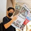 An Apple Daily supporter reads the final edition of the newspaper at a shopping mall in Hong Kong (Photo: Reuters)