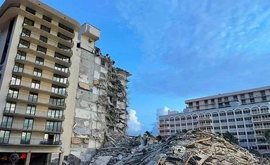 Counsellors work to ease grief over Florida building collapse Florida building collapse, Miami