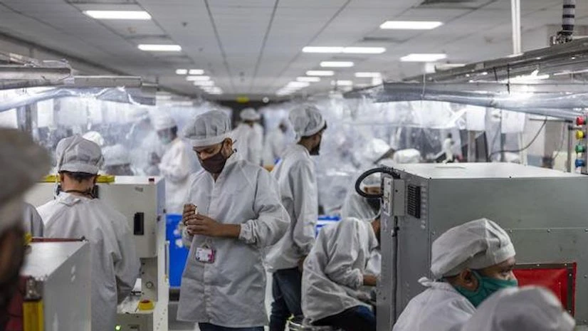 workers Photo: Bloomberg